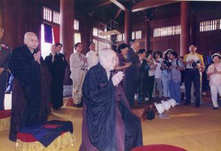 Ven. Wang Chi (back) and Ven. Shui Yung (front) at the purification ceremony of the completion of the Main Hall