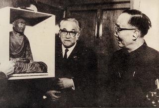 A cultural delegation from Japan presented a statue of a seated Master Jianzhen to China in 1963