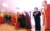 The former Abbess Ven. Wang Chi and Madam Sally Aw Sian, Chairman of the Board of Directors of Chi Lin Nunnery, piously invited the sixteen prominent monks to officiate at the Consecration Ceremony for the Buddhist statues.