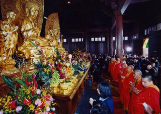 Eminent monks from various monasteries were officiating at the Consecration Ceremony for the Buddhist statues in the Main Hall of Chi Lin Nunnery